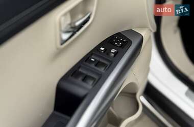 Внедорожник / Кроссовер Mitsubishi Outlander 2011 в 
