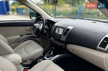 Внедорожник / Кроссовер Mitsubishi Outlander 2011 в 