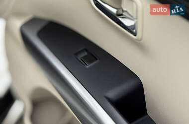 Внедорожник / Кроссовер Mitsubishi Outlander 2011 в 