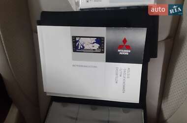 Внедорожник / Кроссовер Mitsubishi Outlander 2011 в 