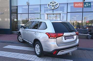 Внедорожник / Кроссовер Mitsubishi Outlander 2020 в 