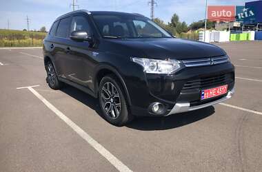 Внедорожник / Кроссовер Mitsubishi Outlander 2015 в 