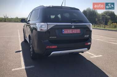 Внедорожник / Кроссовер Mitsubishi Outlander 2015 в 