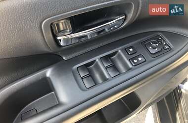 Внедорожник / Кроссовер Mitsubishi Outlander 2015 в 