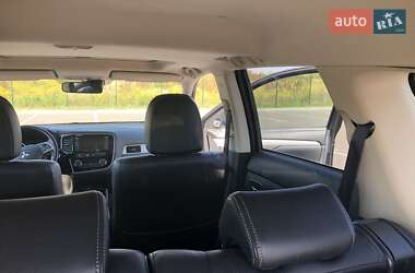 Внедорожник / Кроссовер Mitsubishi Outlander 2015 в 