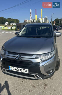 Позашляховик / Кросовер Mitsubishi Outlander 2018 в Львові