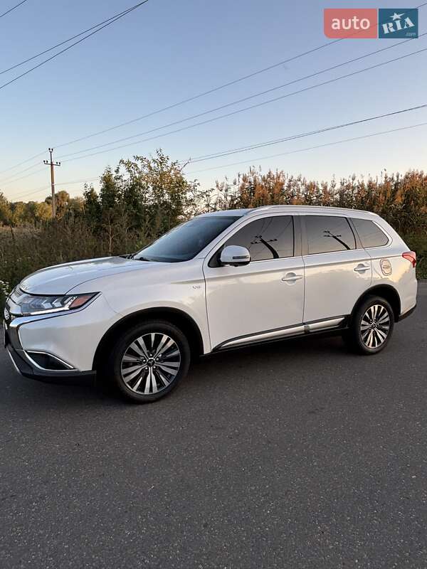 Внедорожник / Кроссовер Mitsubishi Outlander 2019 в Черкассах