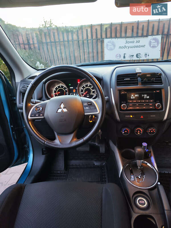 Позашляховик / Кросовер Mitsubishi Outlander 2013 в Києві