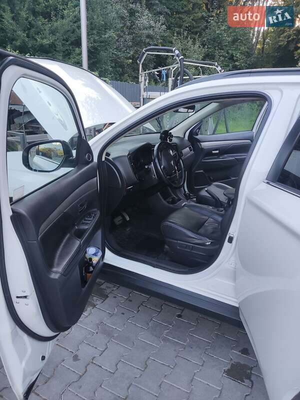 Внедорожник / Кроссовер Mitsubishi Outlander 2013 в Трускавце