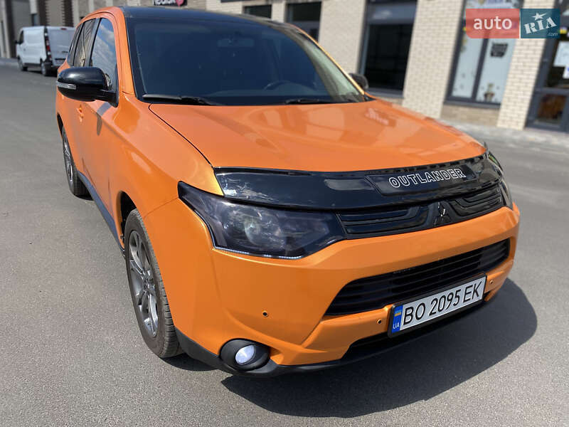 Позашляховик / Кросовер Mitsubishi Outlander 2013 в Києві