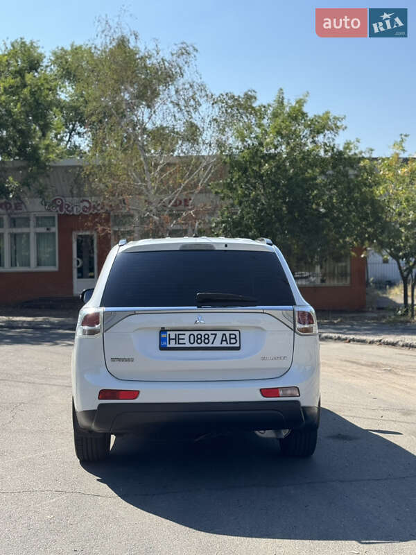 Позашляховик / Кросовер Mitsubishi Outlander 2012 в Миколаєві