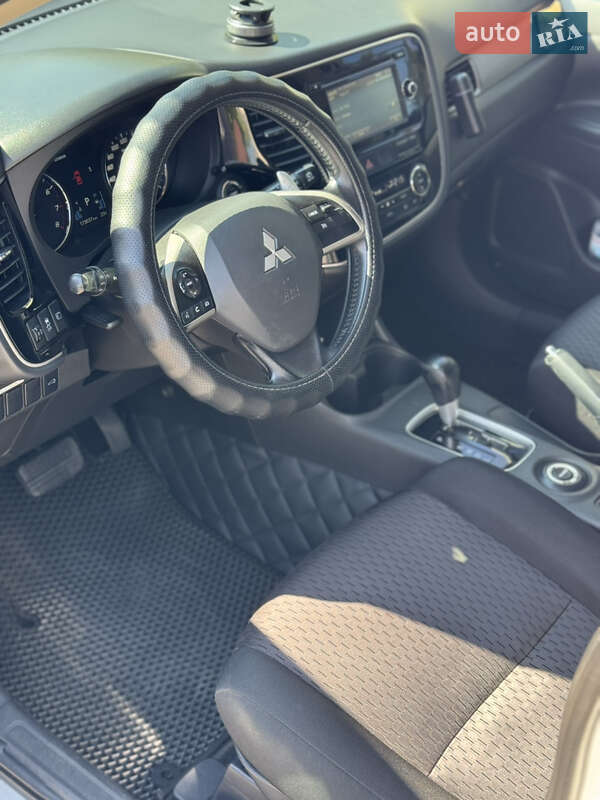 Позашляховик / Кросовер Mitsubishi Outlander 2012 в Миколаєві