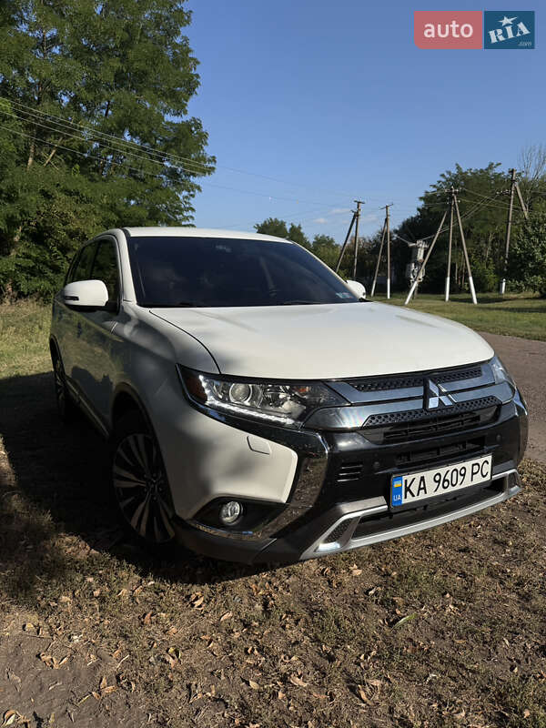 Внедорожник / Кроссовер Mitsubishi Outlander 2020 в Киеве фото Внедорожник / Кроссовер Mitsubishi Outlander 2020 в Киеве