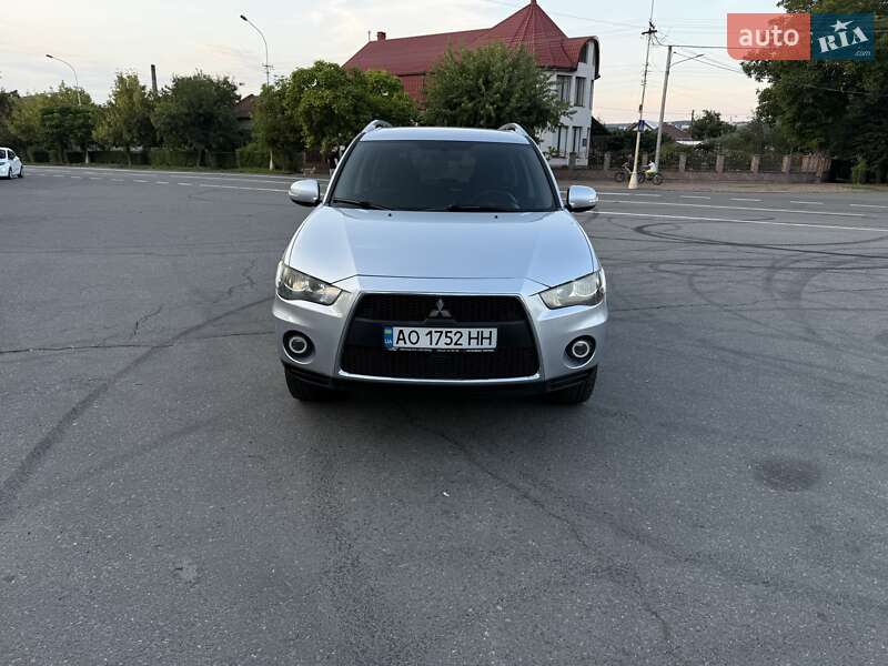 Внедорожник / Кроссовер Mitsubishi Outlander 2010 в Ужгороде