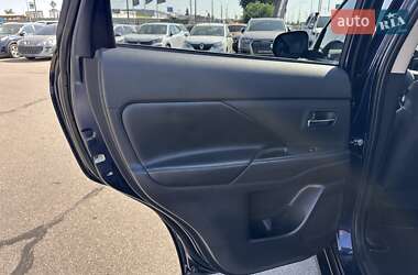 Внедорожник / Кроссовер Mitsubishi Outlander 2021 в 