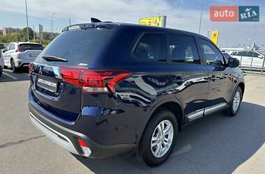 Внедорожник / Кроссовер Mitsubishi Outlander 2021 в 