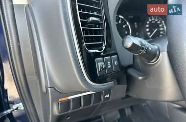 Внедорожник / Кроссовер Mitsubishi Outlander 2021 в 