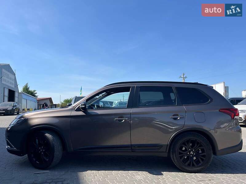 Внедорожник / Кроссовер Mitsubishi Outlander 2017 в Львове
