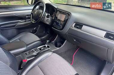 Внедорожник / Кроссовер Mitsubishi Outlander 2014 в 