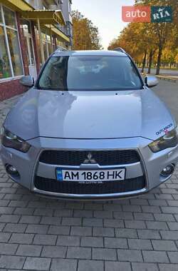 Внедорожник / Кроссовер Mitsubishi Outlander 2010 в 