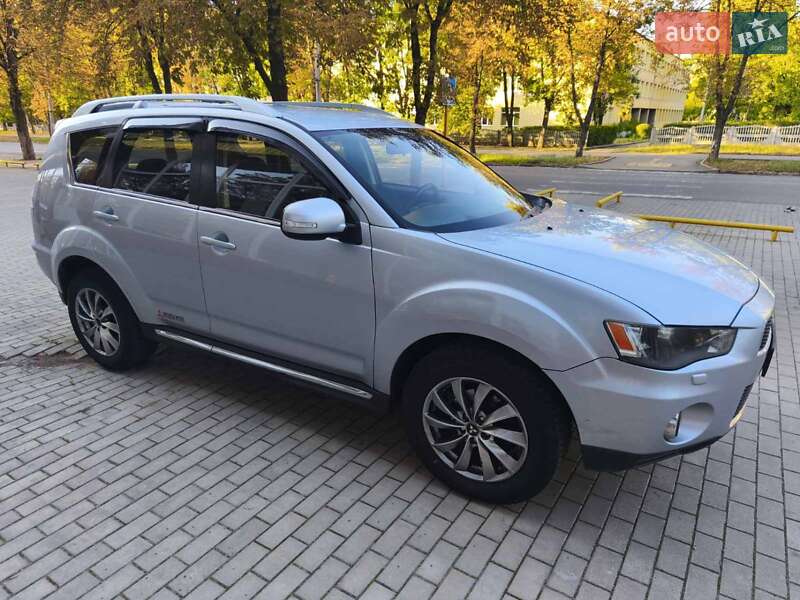 Внедорожник / Кроссовер Mitsubishi Outlander 2010 в Краматорске