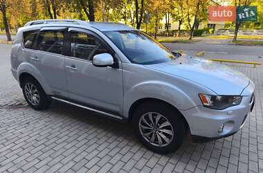 Внедорожник / Кроссовер Mitsubishi Outlander 2010 в 