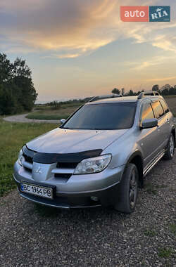 Внедорожник / Кроссовер Mitsubishi Outlander 2005 в 