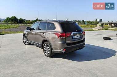 Внедорожник / Кроссовер Mitsubishi Outlander 2020 в 