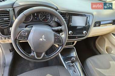 Внедорожник / Кроссовер Mitsubishi Outlander 2020 в 