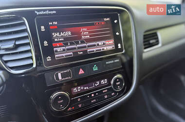 Внедорожник / Кроссовер Mitsubishi Outlander 2016 в 