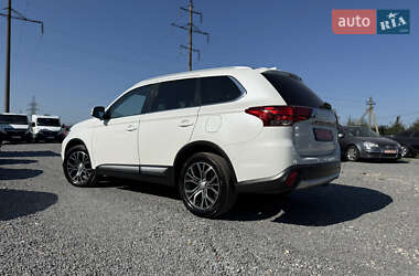 Внедорожник / Кроссовер Mitsubishi Outlander 2016 в 