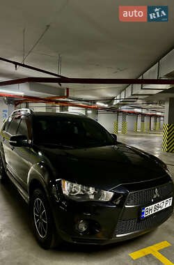 Внедорожник / Кроссовер Mitsubishi Outlander 2010 в 
