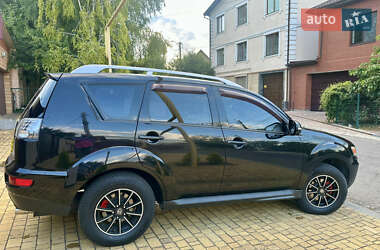 Внедорожник / Кроссовер Mitsubishi Outlander 2010 в 