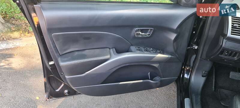 Позашляховик / Кросовер Mitsubishi Outlander 2008 в Дубні