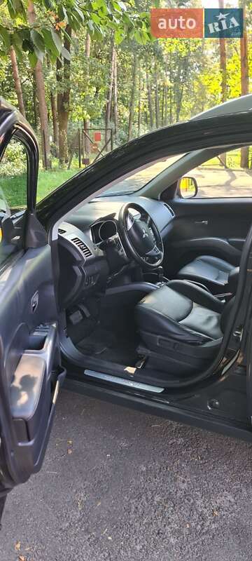 Позашляховик / Кросовер Mitsubishi Outlander 2008 в Дубні
