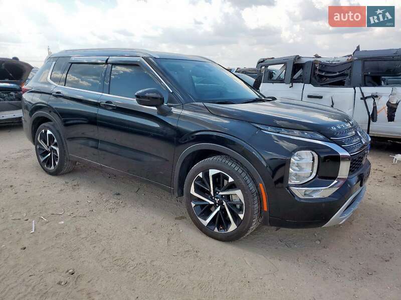 Внедорожник / Кроссовер Mitsubishi Outlander 2022 в Киеве
