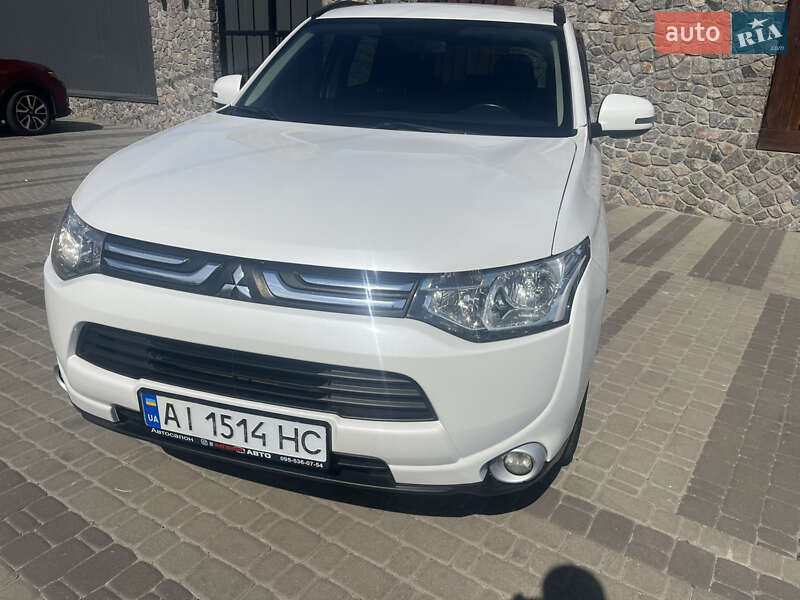 Внедорожник / Кроссовер Mitsubishi Outlander 2013 в 