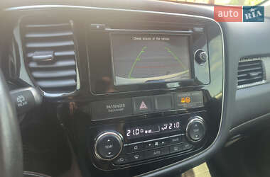 Внедорожник / Кроссовер Mitsubishi Outlander 2013 в 