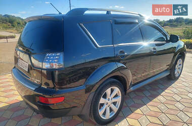 Внедорожник / Кроссовер Mitsubishi Outlander 2012 в 