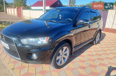 Внедорожник / Кроссовер Mitsubishi Outlander 2012 в 