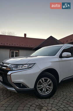Внедорожник / Кроссовер Mitsubishi Outlander 2018 в 