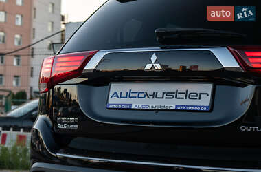 Внедорожник / Кроссовер Mitsubishi Outlander 2018 в 