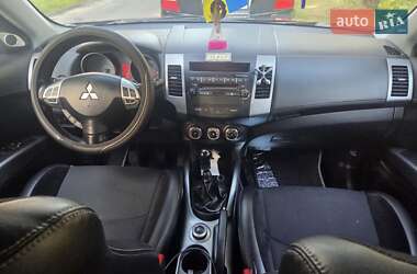 Внедорожник / Кроссовер Mitsubishi Outlander 2009 в 