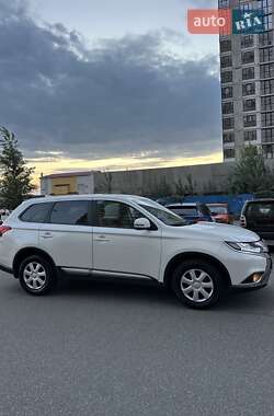 Внедорожник / Кроссовер Mitsubishi Outlander 2021 в 