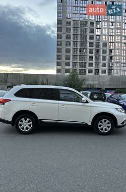 Внедорожник / Кроссовер Mitsubishi Outlander 2021 в 