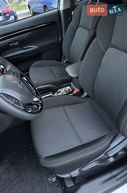 Внедорожник / Кроссовер Mitsubishi Outlander 2021 в 