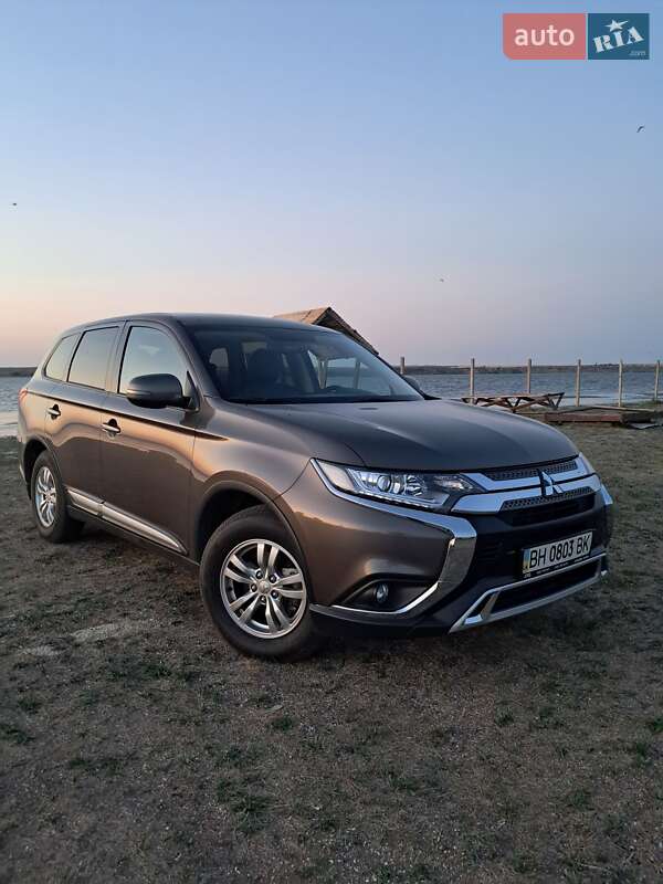 Внедорожник / Кроссовер Mitsubishi Outlander 2021 в Одессе