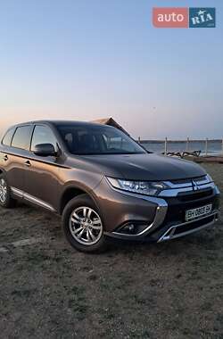 Внедорожник / Кроссовер Mitsubishi Outlander 2021 в 