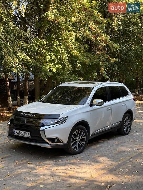 Позашляховик / Кросовер Mitsubishi Outlander 2017 в Бершаді