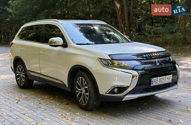 Внедорожник / Кроссовер Mitsubishi Outlander 2017 в 